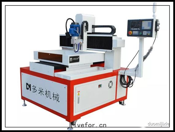 多米機械(xiè)全(quán)自(zì)動數(shù)控鑽孔機