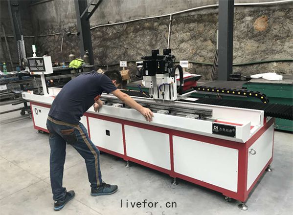 數控鑽攻機