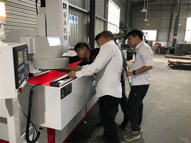 CNC鑽孔機