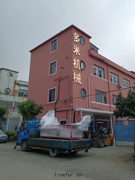 自(zì)動鑽(zuān)孔攻(gōng)牙設備發貨(huò)蘇州(zhōu)